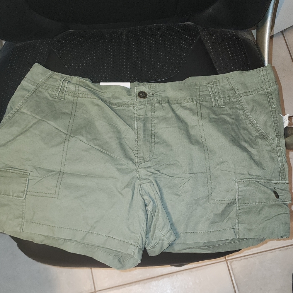 Old Navy Olive Women's Cargo Shorts